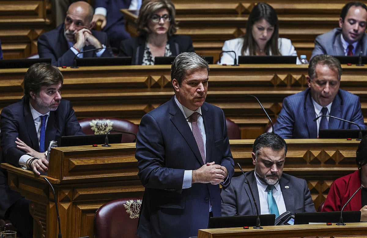 Líder parlamentar do CDS-PP pede a CGTP que atribua medalha de mérito a André Ventura