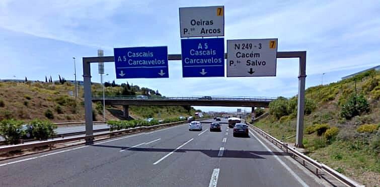 Collision between two vehicles closes A5 at Alvide in the Lisbon-Cascais direction