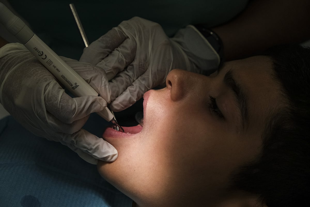 Carreira própria para médicos dentistas no SNS a partir de 2027 tem aval do Parlamento