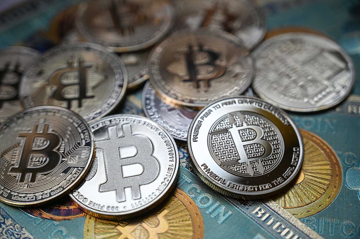 Bitcoin fixa novo recorde histórico de quase 98 mil dólares