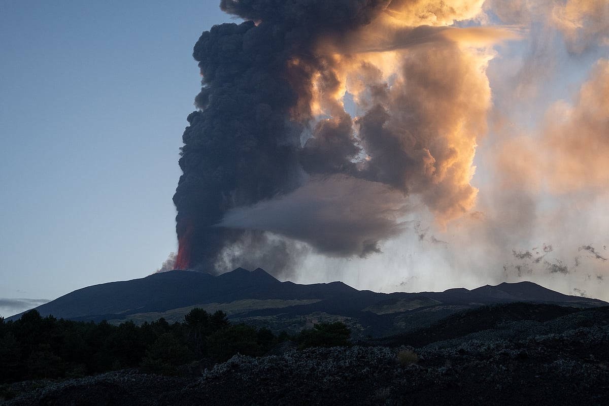 Aeroporto na Sicília suspende todos os voos devido à erupção do Etna