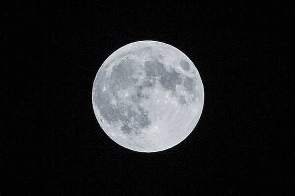 Restos de foguetão da SpaceX vão colidir com a Lua e gerar nova cratera