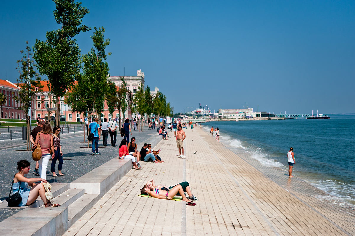 Moedas guarantees that the asphalt paving of Ribeira das Naus is temporary