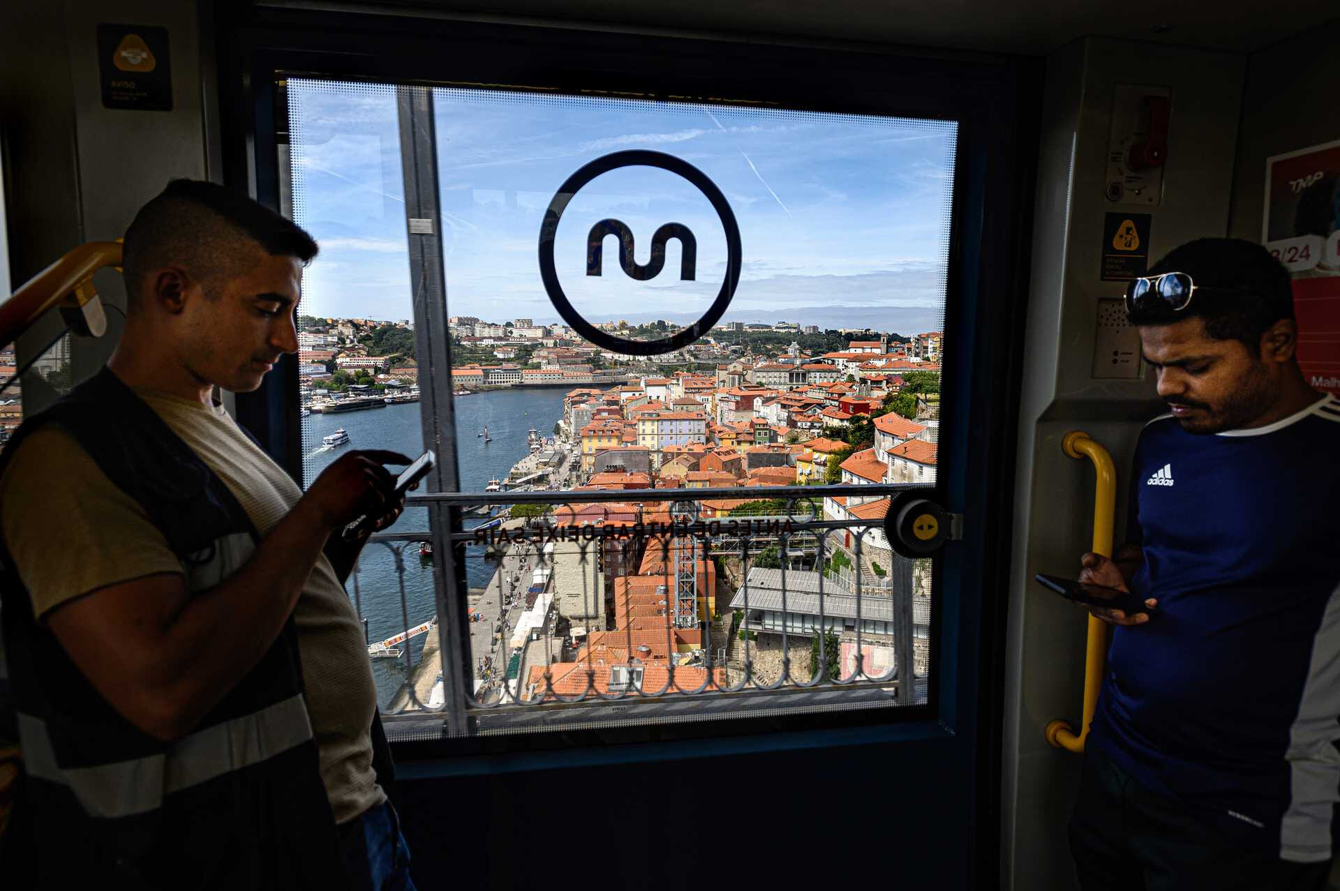 Man drives car for two kilometres along Porto Metro line