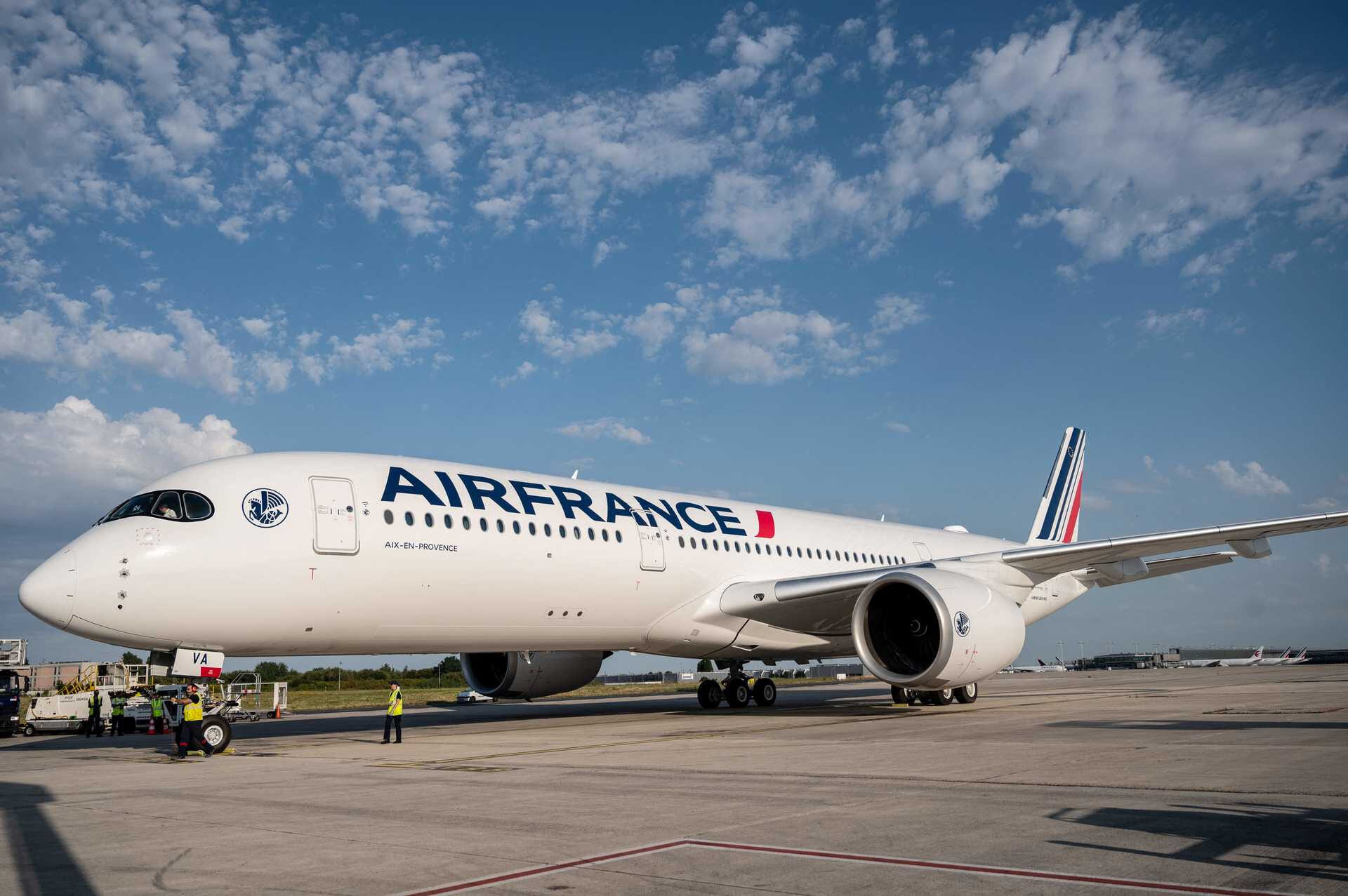 Air France-KLM reports 287 million loss between January and March and revises annual forecasts
