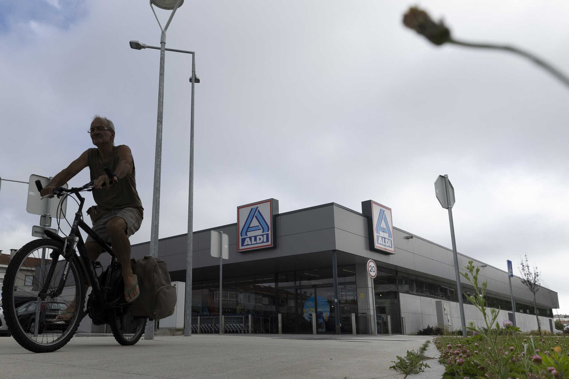 Aldi launches recruitment campaign this Thursday to prepare for summer in the Algarve