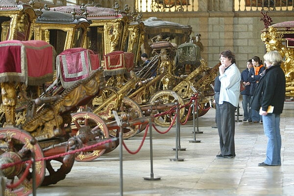 Os dois funcionários detidos pela PJ devido a irregularidades na bilheteira são do Museu dos Coches