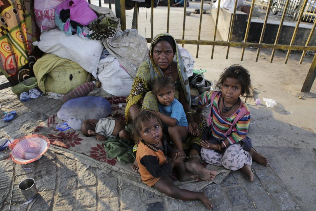 दुनिया से गरीबी को दूर करने के लिए चाहिए प्रति व्यक्ति छह टन कच्चा माल