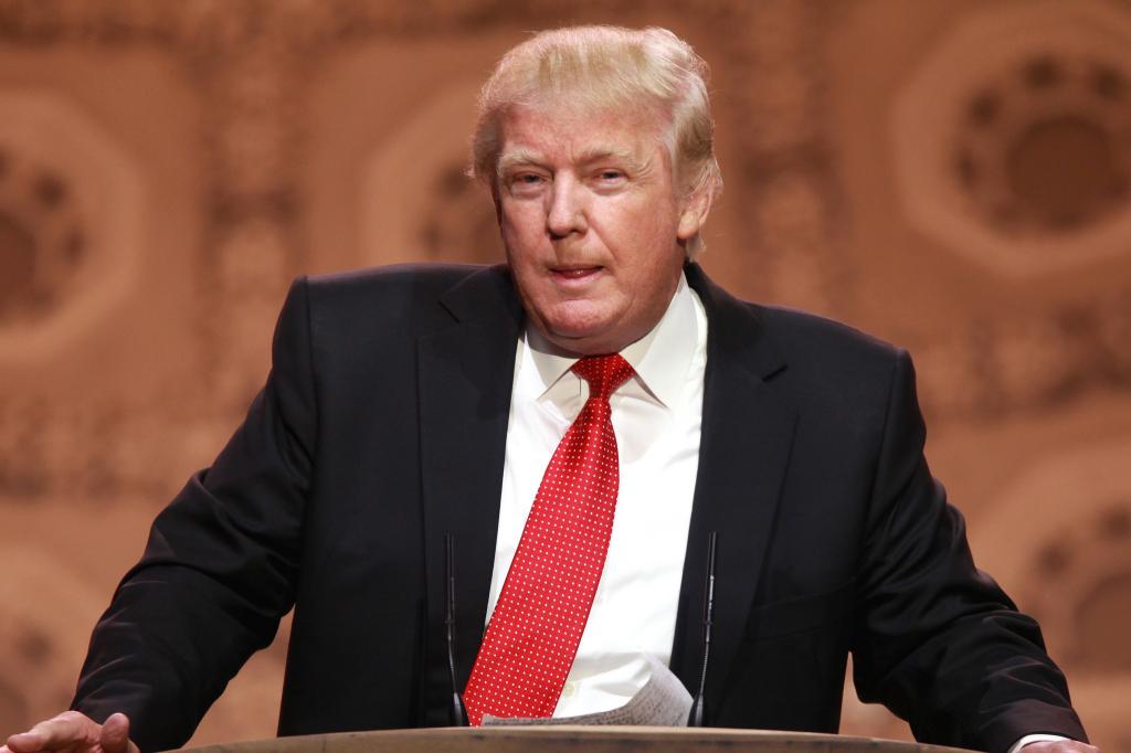 समझौता से बाहर होने के निर्णय पर हस्ताक्षर करके ट्रंप ने अपना चुनावी वादा दोहराया Credit: Gage Skidmore / flickr