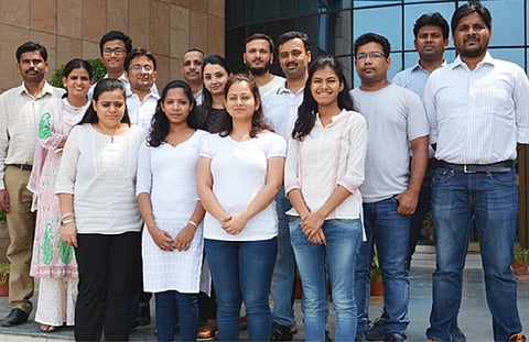 राष्ट्रीय पादप जीनोम अनुसंधान संस्थान में शोधकर्ताओं की टीम 