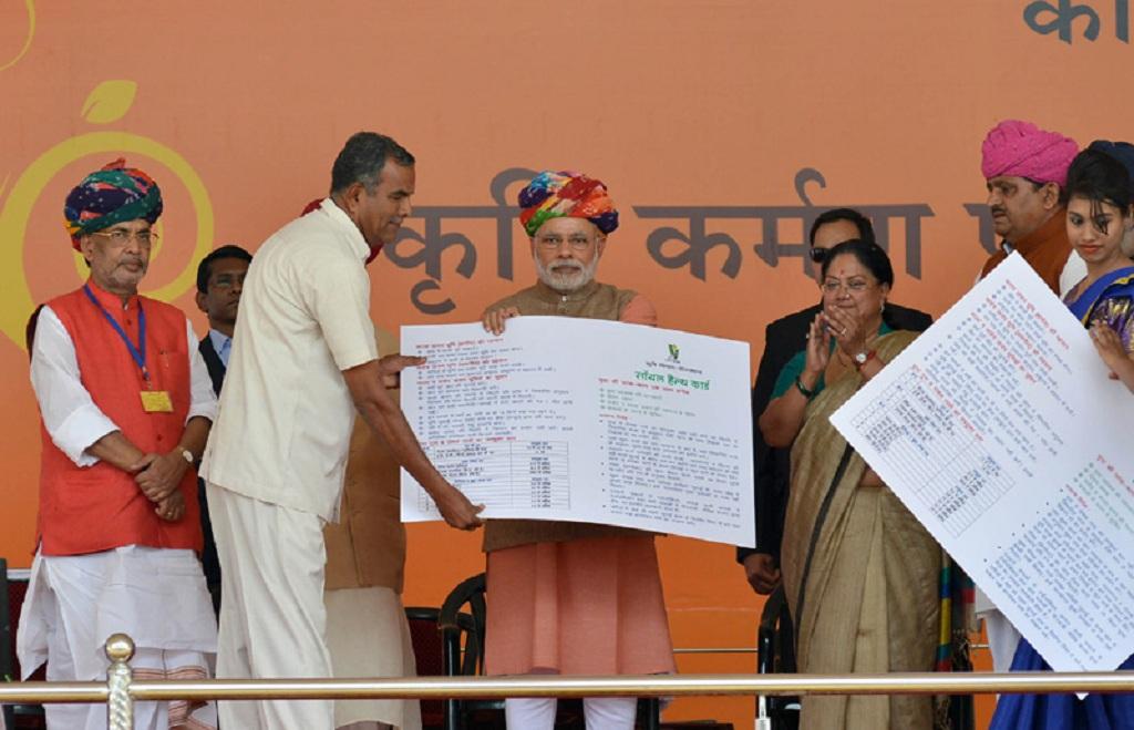 प्रधानमंत्री नरेंद्र मोदी ने फरवरी 2015 को सॉयल हेल्थ कार्ड लॉन्च किया था। फाइल फोटो साभार: pmindia.gov.in 