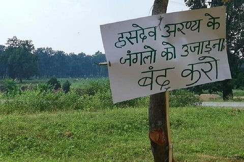 छत्तीसगढ़ का हसदेव जंगल बचाने के लिए आंदोलन कर रहे हैं आदिवासी। फाइल फोटो: सीएसई