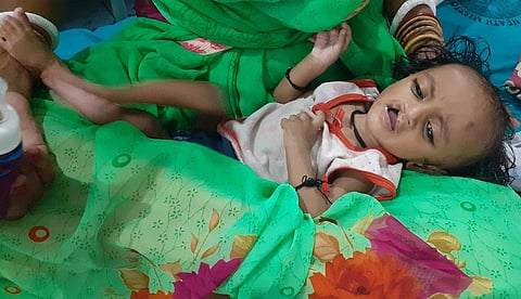 चमकी बुखार से पीड़ित एक बच्चा। फाइल फोटो: पुष्य मित्र