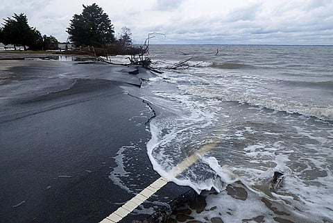 Photo : Wikimedia Commons, Sea‐level rise drives wastewater leakage to coastal waters