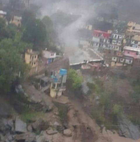 Photo : टिहरी जिले में देवप्रयाग में अचानक तेज बारिश और मलबे से कई भवन बह गये : त्रिलोचन भट्ट