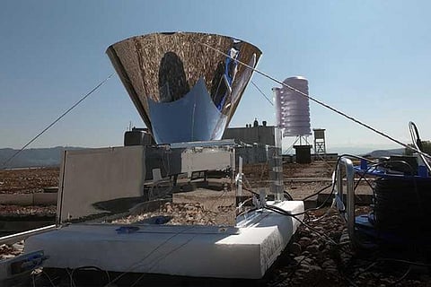 फोटो : ईटीएच, ज्यूरिख के ईटीएच भवन के ऊपर लगा नमी से पानी बनाने का उपकरण