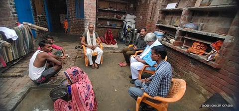 Photo : फिरोजाबाद में बुखार के कारण बच्चे को खो देने वाला पीड़ित परिवार, सौरभ शर्मा