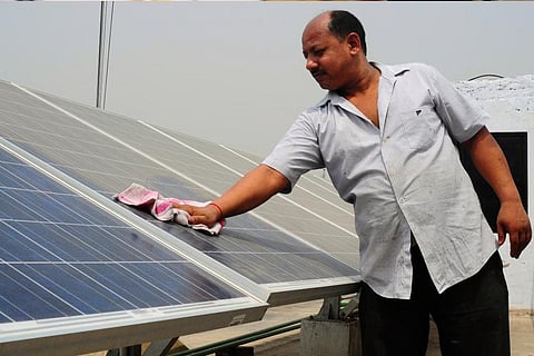 सौर संयंत्र की सफाई