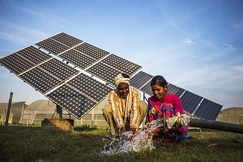 जुलाई-सितंबर 2025: अक्षय ऊर्जा के दम पर भारत में चार फीसदी बढ़ा बिजली उत्पादन