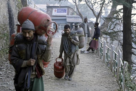 क्या अगले 34 वर्षों में हर रसोई में होगा स्वच्छ ईंधन, दुनिया की एक तिहाई आबादी अभी भी है जिससे दूर