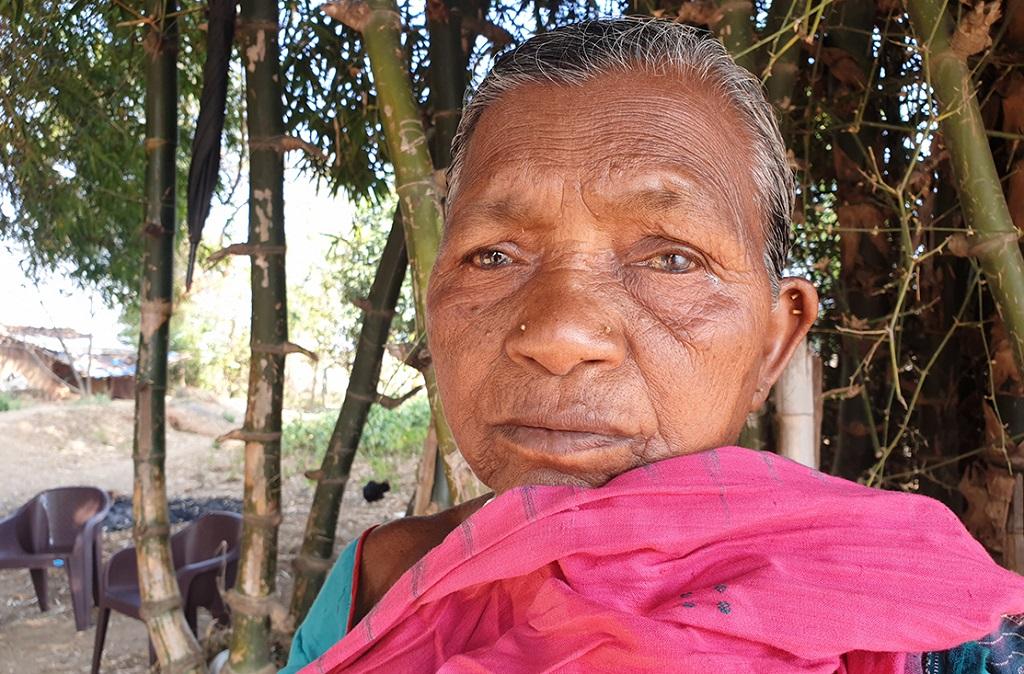 करीब 37 साल पहले 40 रुपए के लिए अपनी ननद को बेचने वाली फनस पुंजी। फोटो: रंजन पांडा