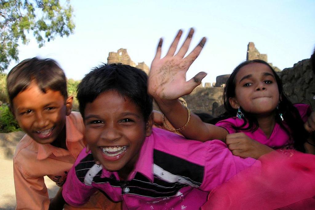 गणित, विज्ञान के मामले में लड़कों से कम नहीं लड़कियां, बस दकियानूसी सोच की हैं शिकार 