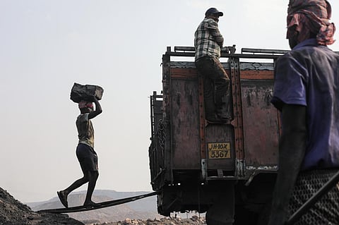 भारत में औसत मजदूर की साल भर की कमाई से ज्यादा चार घंटे में कमा लेता है एक सीईओ: ऑक्सफैम