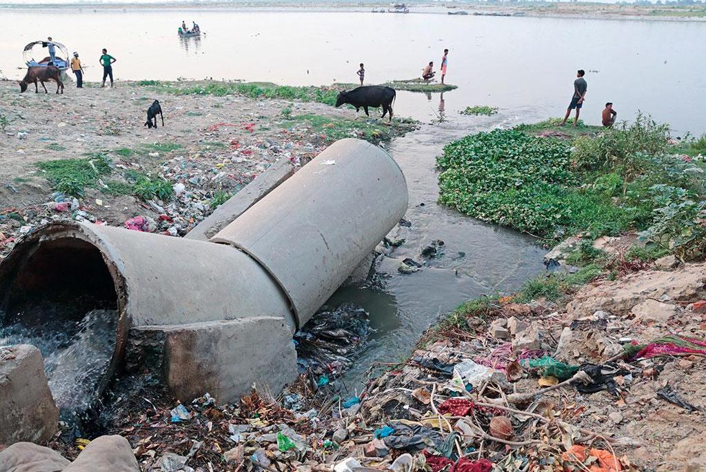 मैली होती गंगा; प्रतीकात्मक तस्वीर: विकास चौधरी/ सीएसई