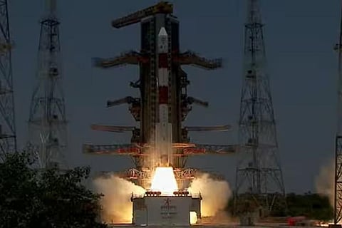 आदित्य एल1 मिशन लाइव: पीएसएलवी रॉकेट उड़ान भर रहा है। (यूट्यूब के माध्यम से इसरो)