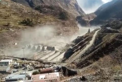 उत्तराखंड में आपदा के कारण तबाह हुआ क्षेत्र, फोटो: ट्विटर