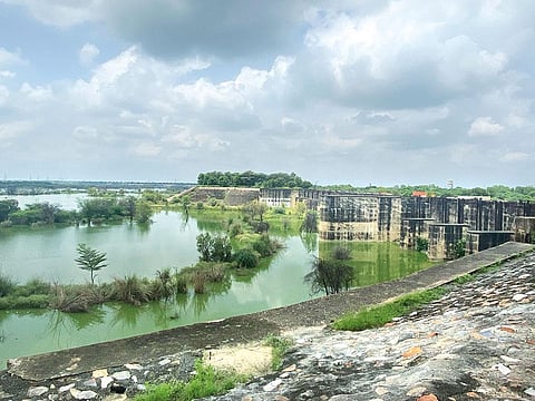 साहिबी नदी मंे बाढ़ को नियंत्रित करने के लिए अस्सी के दशक में रेवाड़ी में मसानी बैराज बनाया गया था (फोटो: ऋतु राव)