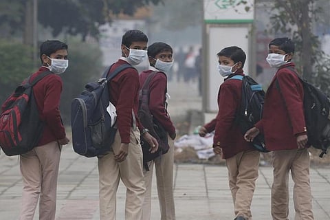 सांसों में घुलता जहर बड़ों के साथ-साथ बच्चों के स्वास्थ्य को भी बुरी तरह प्रभावित कर रहा है; फोटो: विकास चौधरी/ सीएसई