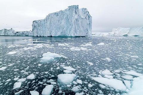 ग्रीनलैंड में हर घंटे पिघल रही है, तीन करोड़ टन बर्फ; फोटो: आईस्टॉक