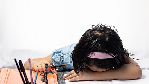 भारत की शत-प्रतिशत आबादी प्रदूषण की गिरफ्त में है जो उन्हें शारीरिक के साथ-साथ मानसिक रूप से भी कमजोर बना रहा है; फोटो: आईस्टॉक  