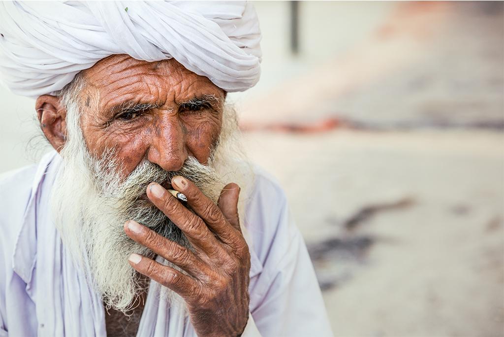 डब्ल्यूएचओ के मुताबिक वैश्विक स्तर पर कैंसर से होने वाली 25 फीसदी मौतों के लिए तम्बाकू का सेवन जिम्मेवार है; फोटो: आईस्टॉक
