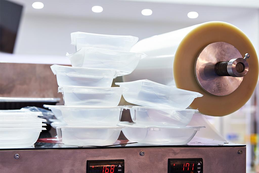 खाद्य पैकेजिंग; प्रतीकात्मक तस्वीर; फोटो: आईस्टॉक