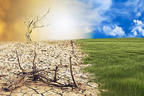 विनाश की राह पर मानवता; प्रतीकात्मक तस्वीर: आईस्टॉक