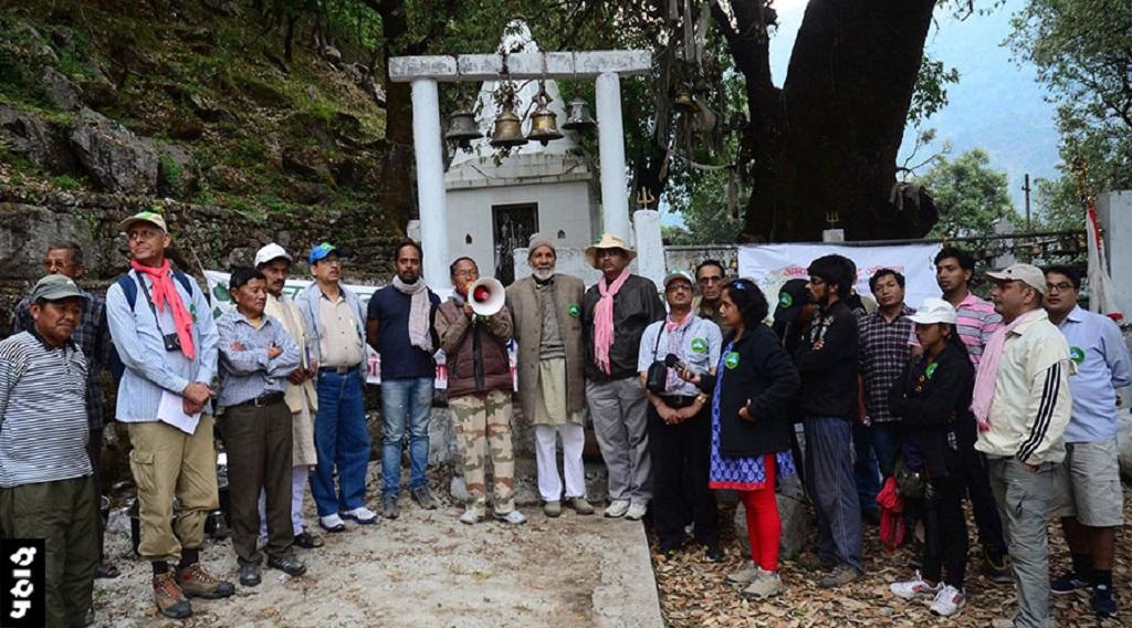 अस्कोट अराकोट यात्रा के यात्री। फाइल फोटो