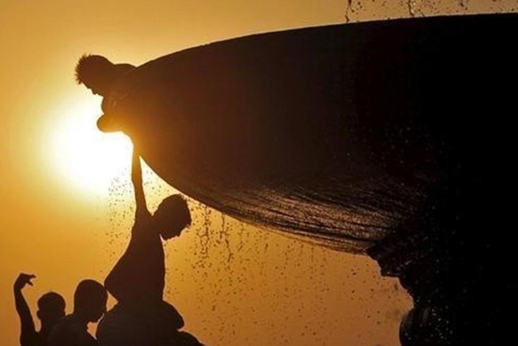 15 अप्रैल से ओडिशा में और 17 अप्रैल से पश्चिम बंगाल में सामान्य लू या हीटवेव से लेकर भीषण हीटवेव या लू का कहर जारी है।