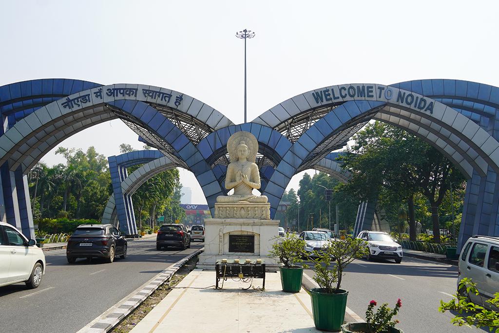 नोएडा में आगंतुकों का स्वागत करता प्रवेश द्वार; प्रतीकात्मक तस्वीर: आईस्टॉक