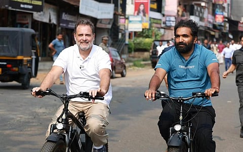 പുതുപ്പള്ളിയിൽ ഫ്ലെക്സിനും പ്ലാസ്റ്റിക്കിനും വിലക്ക്; കേരളത്തിന്റെ പരിസ്ഥിതി സൗഹൃദ രാഷ്ട്രീയത്തിന് മാതൃകയായി ചാണ്ടി ഉമ്മന്റെ ഹരിത പ്രചാരണം