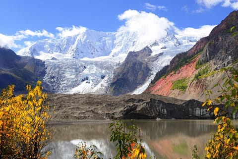 तिब्बती पठार में जमीन से घिरी झीलों में एकत्रित पानी की मात्रा के 2100 तक चार गुना तक बढ़ने का अनुमान है। 