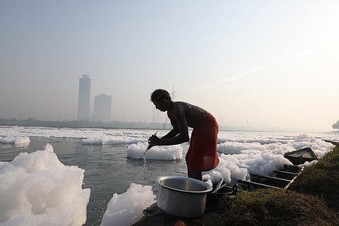 प्रदूषण का शिकार यमुना; फोटो: प्रभात कुमार