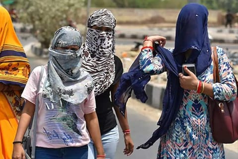 पांच से सात अप्रैल के दौरान हिमाचल प्रदेश, छह से नौ अप्रैल के दौरान पंजाब और गुजरात में, पांच से 10 अप्रैल के दौरान पश्चिमी राजस्थान में लोगों को हीटवेव या लू से दो चार होना पड़ सकता है।