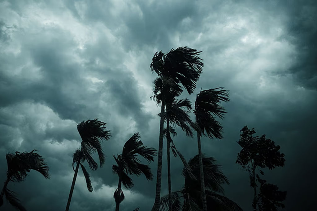 आज असम व मेघालय, नागालैंड, मणिपुर, मिजोरम तथा त्रिपुरा में 30 से 40 किमी प्रति घंटे की रफ्तार से तूफानी हवाएं चलने तथा भारी से बहुत भारी बारिश होने के आसार हैं।