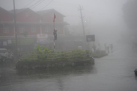 आज, पंजाब, हरियाणा, चंडीगढ़ और दिल्ली, हिमाचल प्रदेश, जम्मू और कश्मीर, लद्दाख, उत्तर प्रदेश तथा उत्तराखंड के अलग-अलग हिस्सों में 64.5 से 115.5 मिमी तक बारिश हो सकती है। 