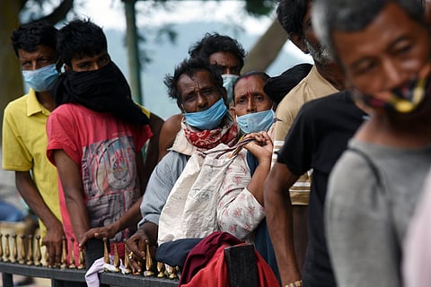 दिमाग का बूढ़ा होना सिर्फ उम्र बढ़ने से ही नहीं जुड़ा। तनाव, अकेलापन और महामारी जैसी बड़ी घटनाएं भी हमारे दिमाग पर गहरा असर डाल सकती हैं;फोटो : आईस्टॉक