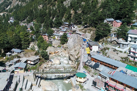 कितना सही है पहाड़ों पर तेजी से हो रहा निर्माण; फोटो: आईस्टॉक