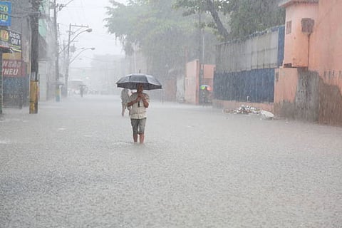 आज, ओडिशा के कुछ हिस्सों में 204.5 मिमी से अधिक बारिश हो सकती है। विभाग ने यहां बारिश के लिए रेड अलर्ट जारी किया है।  