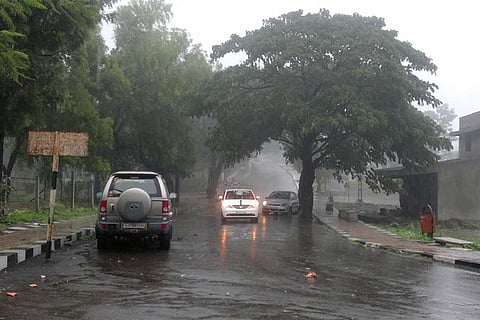 आज, 29 सितंबर, 2025 को सौराष्ट्र और कच्छ के कुछ हिस्सों में भीषण बारिश होने की आशंका जताई गई है। यहां 204.5 मिमी से अधिक बादलों के बरसने के आसार हैं।  